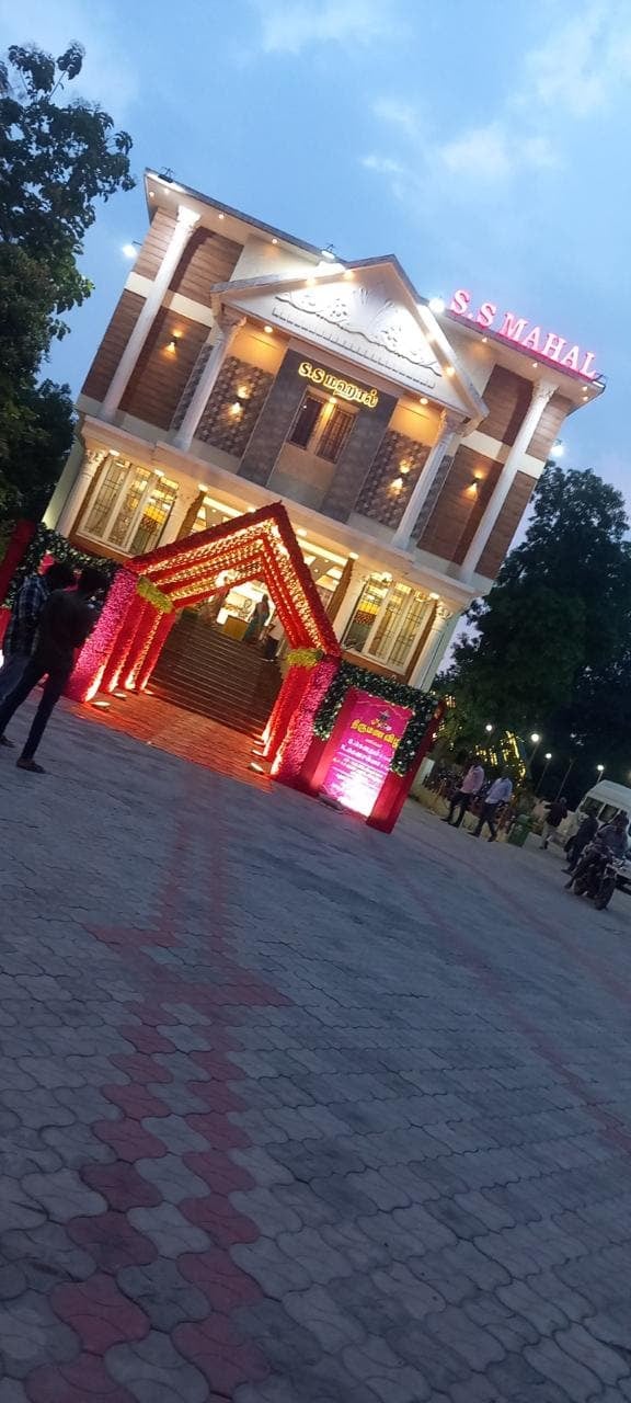 Facade and arch at S.S Mahal