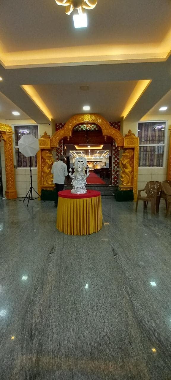Golden arch and Ganesha at S.S Mahal