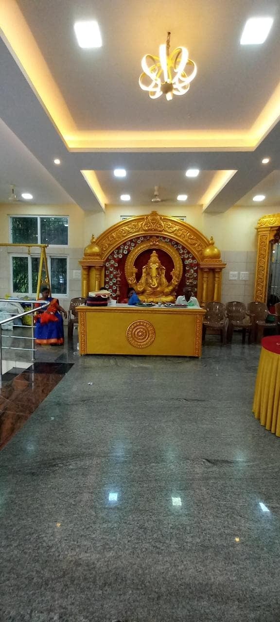 Golden Ganesha at the desk at S.S Mahal