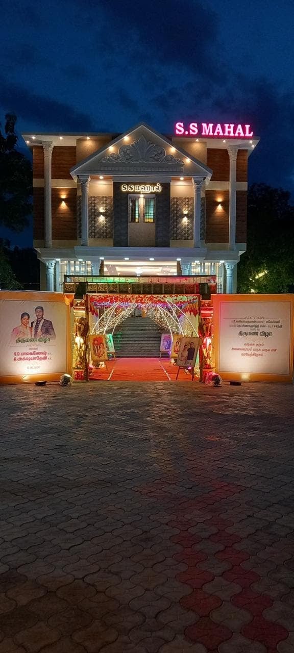 Welcome arch at night at S.S Mahal